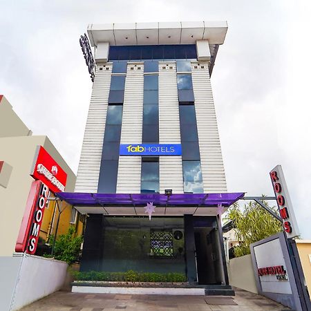 Fabhotel Qube - 800M From Ernakulam Junction South Railway Station Kochi Exterior photo