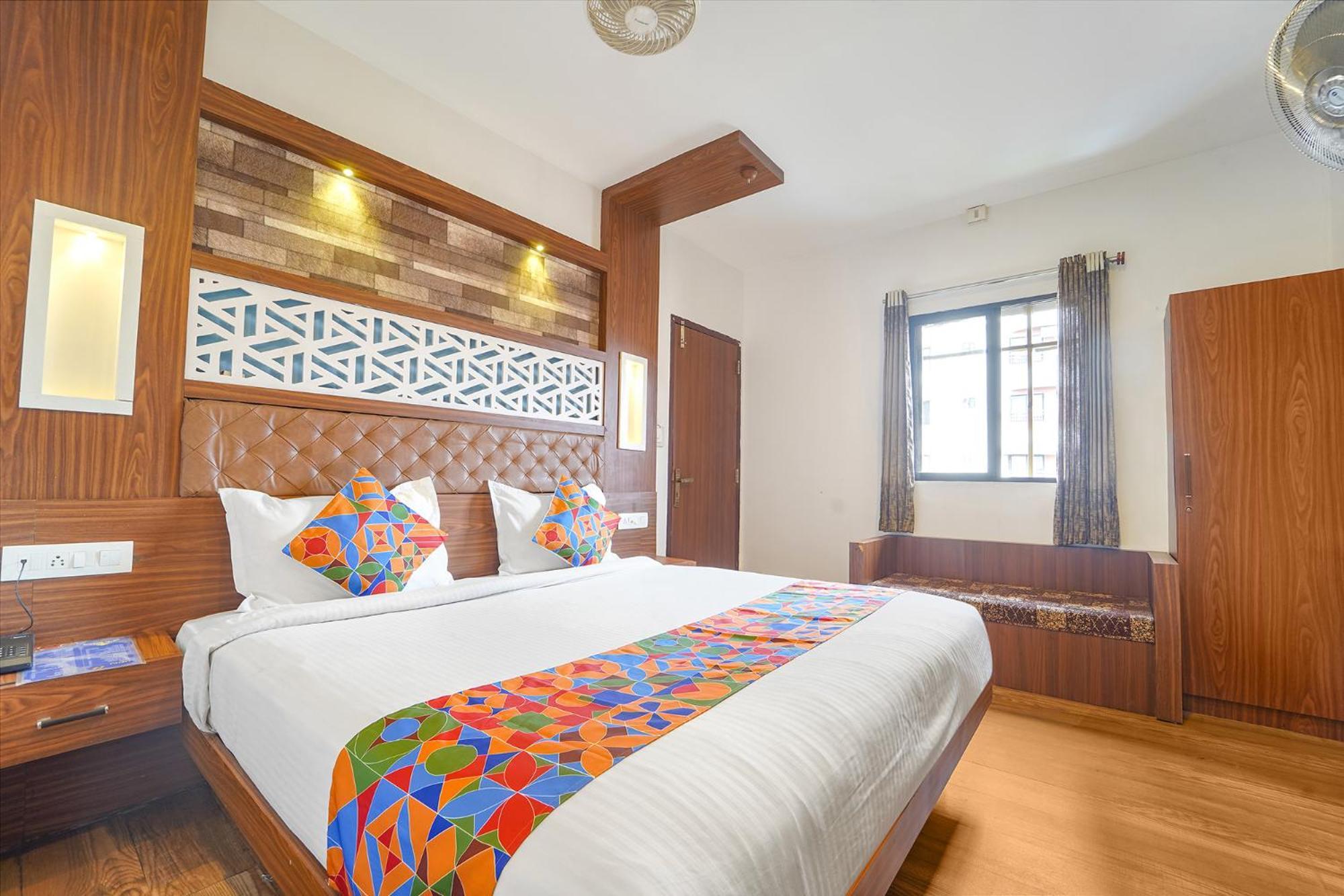 Fabhotel Qube - 800M From Ernakulam Junction South Railway Station Kochi Exterior photo