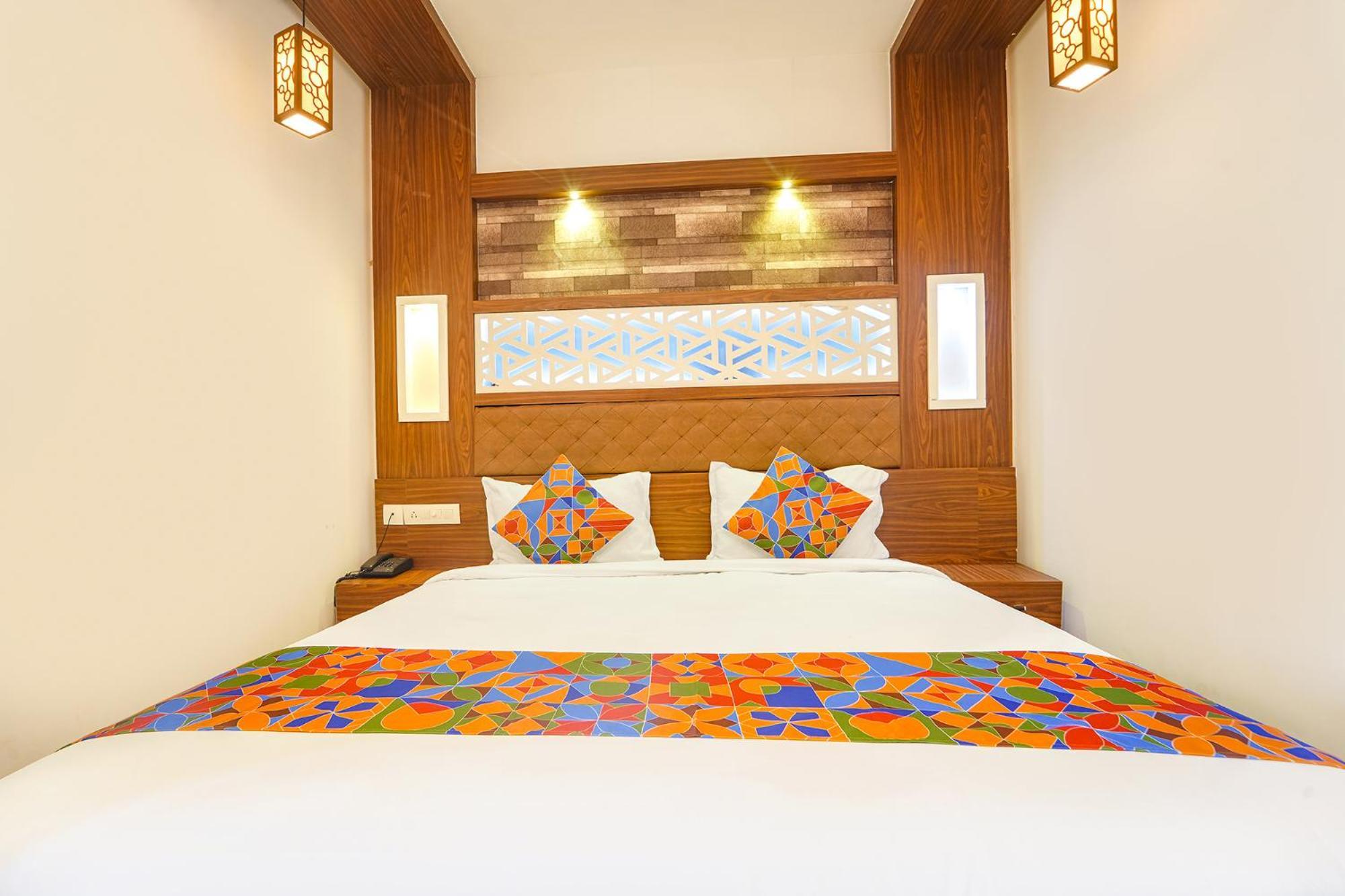 Fabhotel Qube - 800M From Ernakulam Junction South Railway Station Kochi Exterior photo