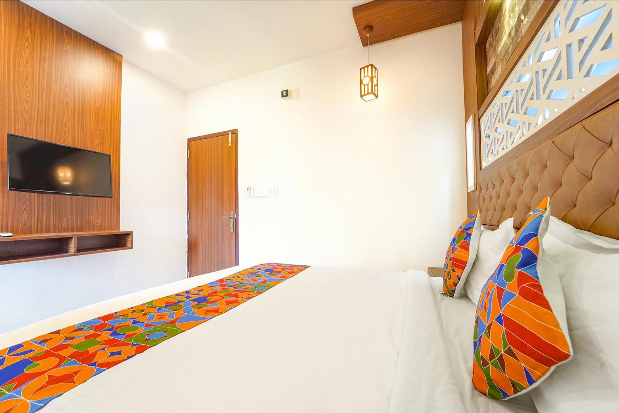 Fabhotel Qube - 800M From Ernakulam Junction South Railway Station Kochi Exterior photo