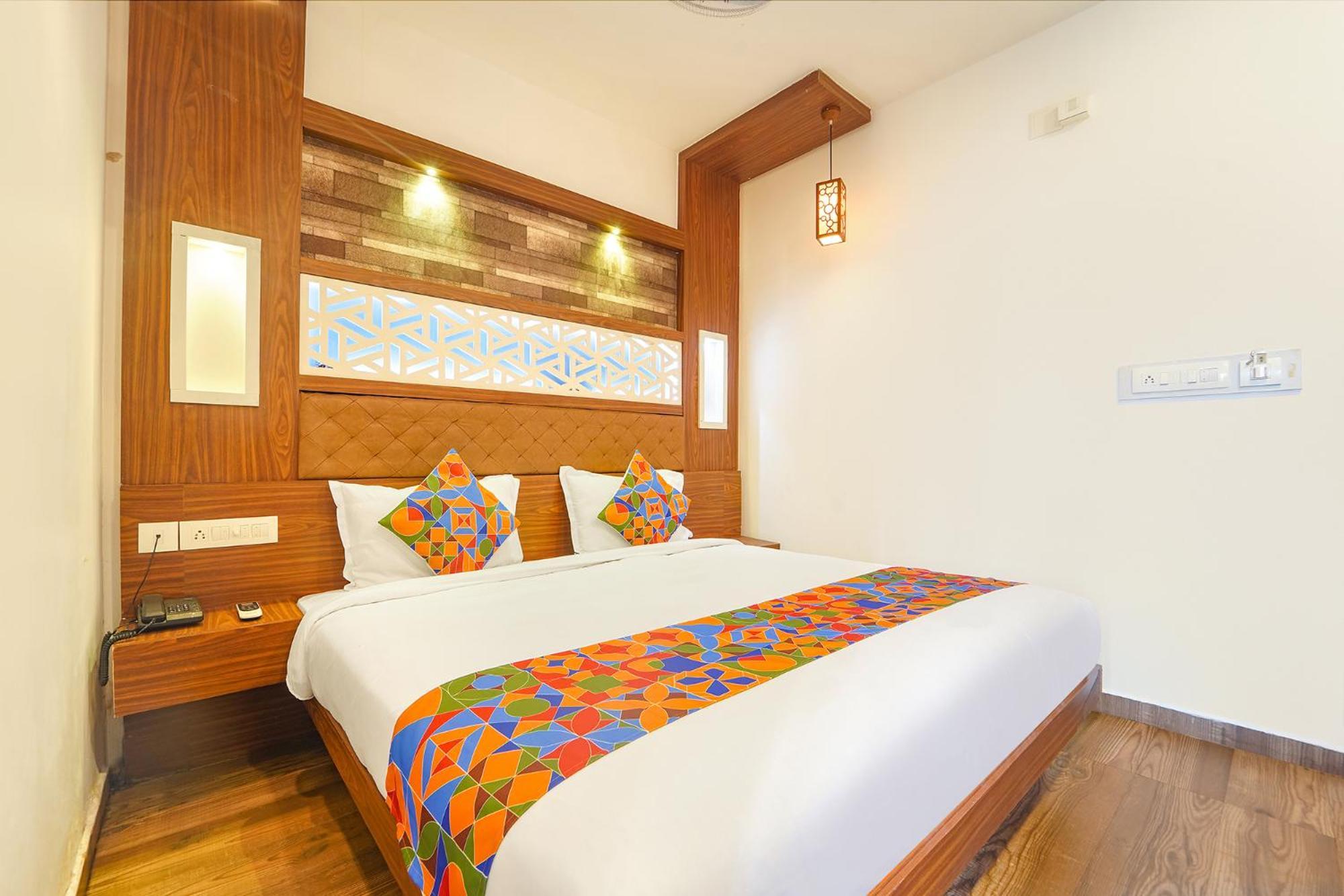 Fabhotel Qube - 800M From Ernakulam Junction South Railway Station Kochi Exterior photo