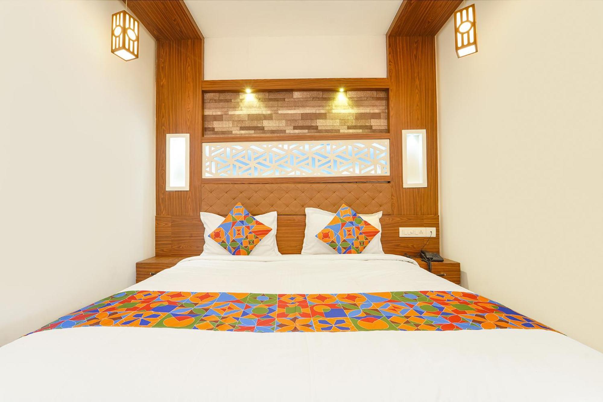 Fabhotel Qube - 800M From Ernakulam Junction South Railway Station Kochi Exterior photo