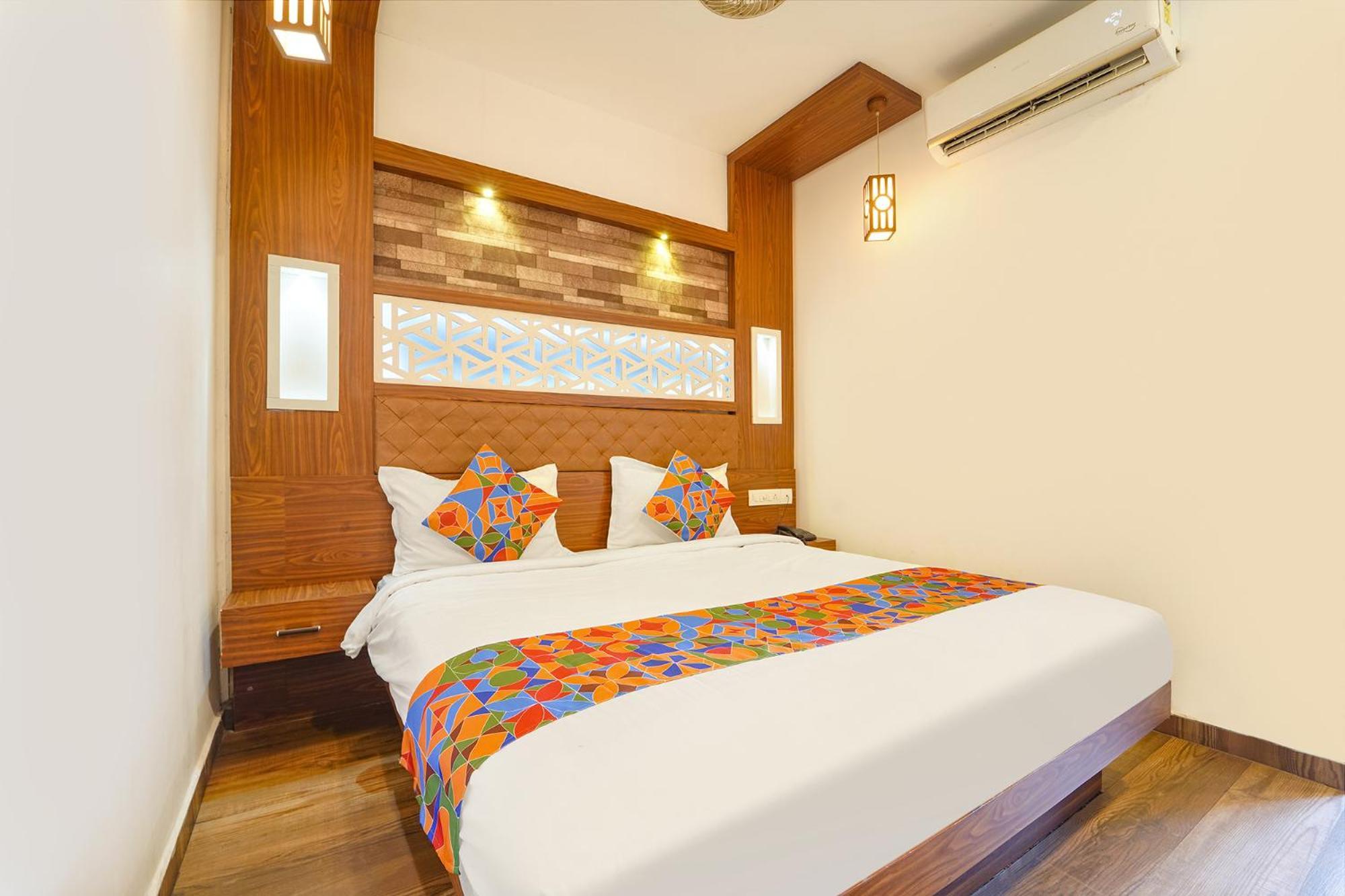 Fabhotel Qube - 800M From Ernakulam Junction South Railway Station Kochi Exterior photo