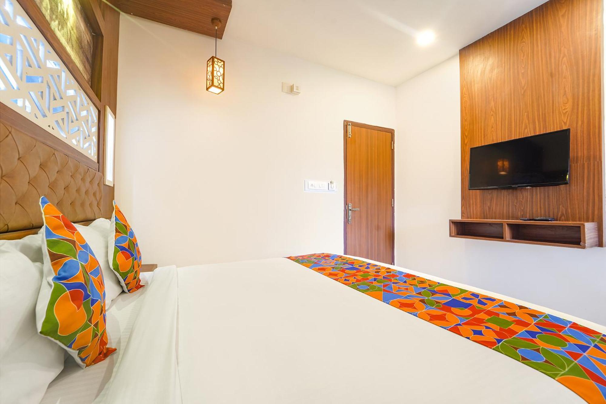 Fabhotel Qube - 800M From Ernakulam Junction South Railway Station Kochi Exterior photo
