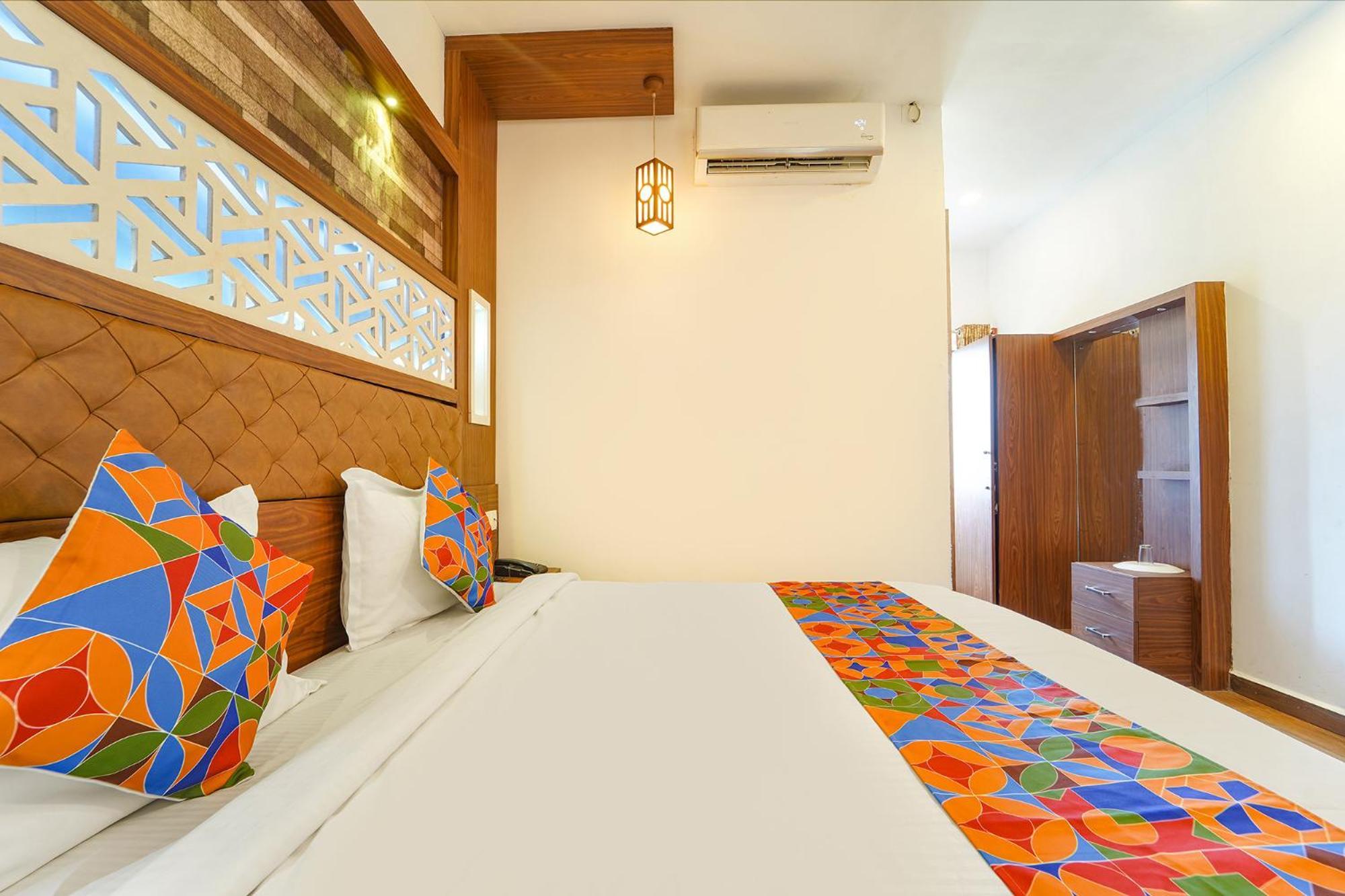 Fabhotel Qube - 800M From Ernakulam Junction South Railway Station Kochi Exterior photo